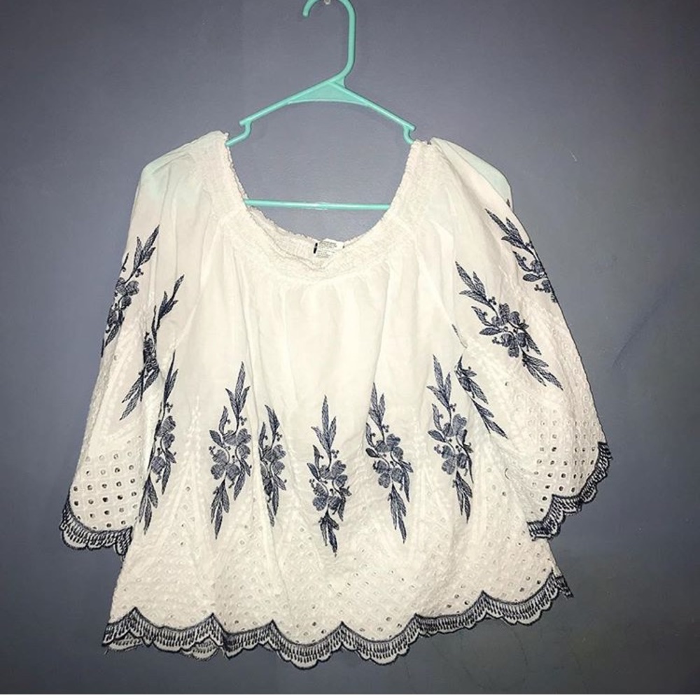 Shoulder-less Shirt